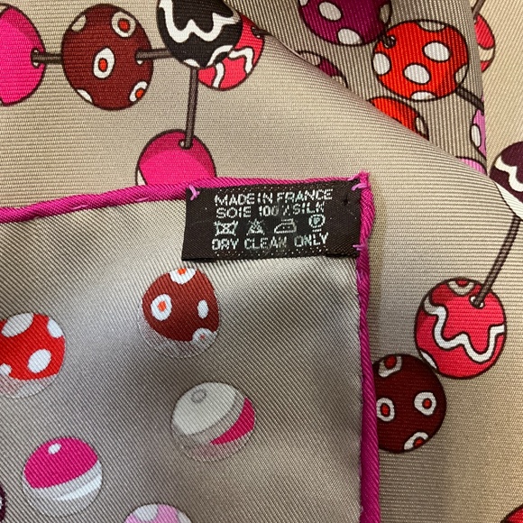 HERMES TAUPE / PINK MULTI DANCING PEARLS PRINT SQUARE SILK TWILL SCARF - Picture 7 of 7